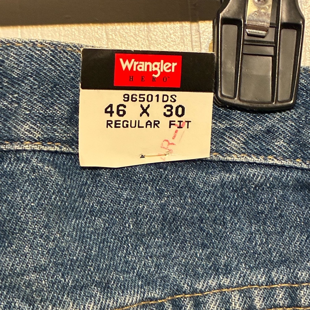 Wrangler Hero Jeans Mens 46x30  Regular Fit Premium Quality - Picture 4 of 16